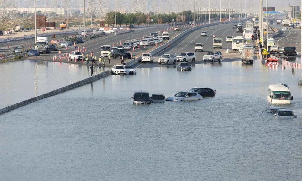 Πλημμύρα στα Ηνωμένα Αραβικά Εμιράτα: 4 οι νεκροί - Επιμένουν τα προβλήματα στο Ντουμπάι